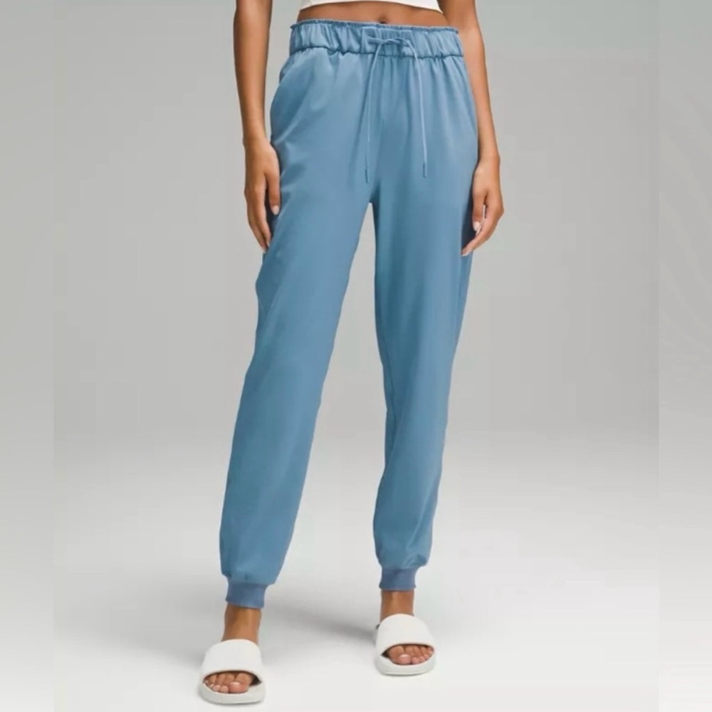 Lululemon NEW with tags stretch high rise Jogger size 6. Utility blue.